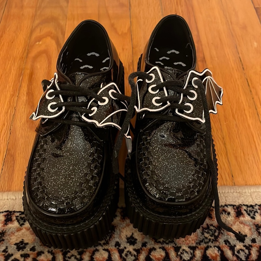 lightly worn bat demonias